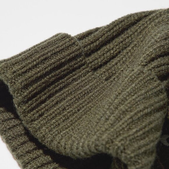 Anya Hindmarch x Uniqlo Heattech Beanie - Unisex - Olive - Picture 6 of 9